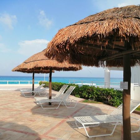 Brisas Beachfront Studios In Hotel Zone Cancun Exterior photo